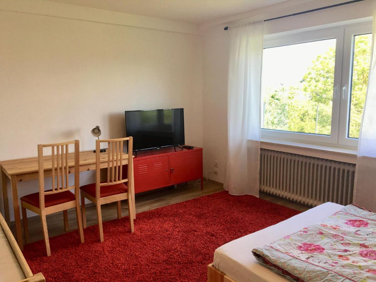 Mayen, Im Moehren, Privatzimmer Nr2, Waldrand, Naehe Nuerburgring & Burg Eltz, Gemeinschaftsbad Exterior photo